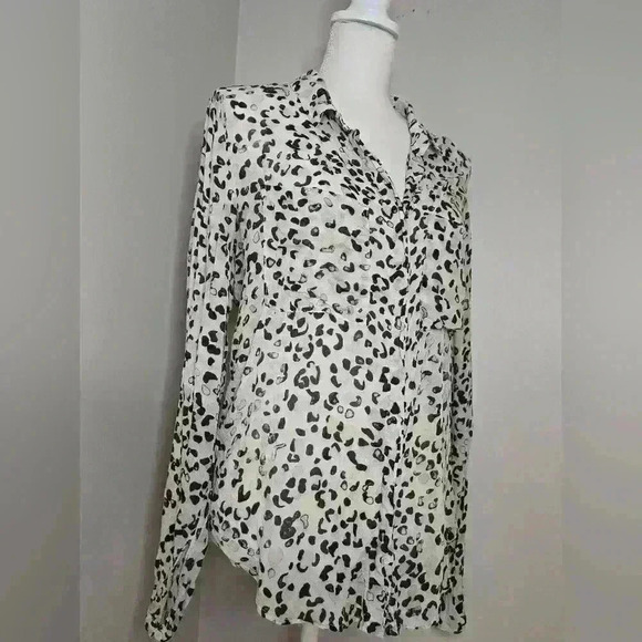 Bella Dahl Animal Print Super Soft Button-Up Shirt - Picture 2 of 9